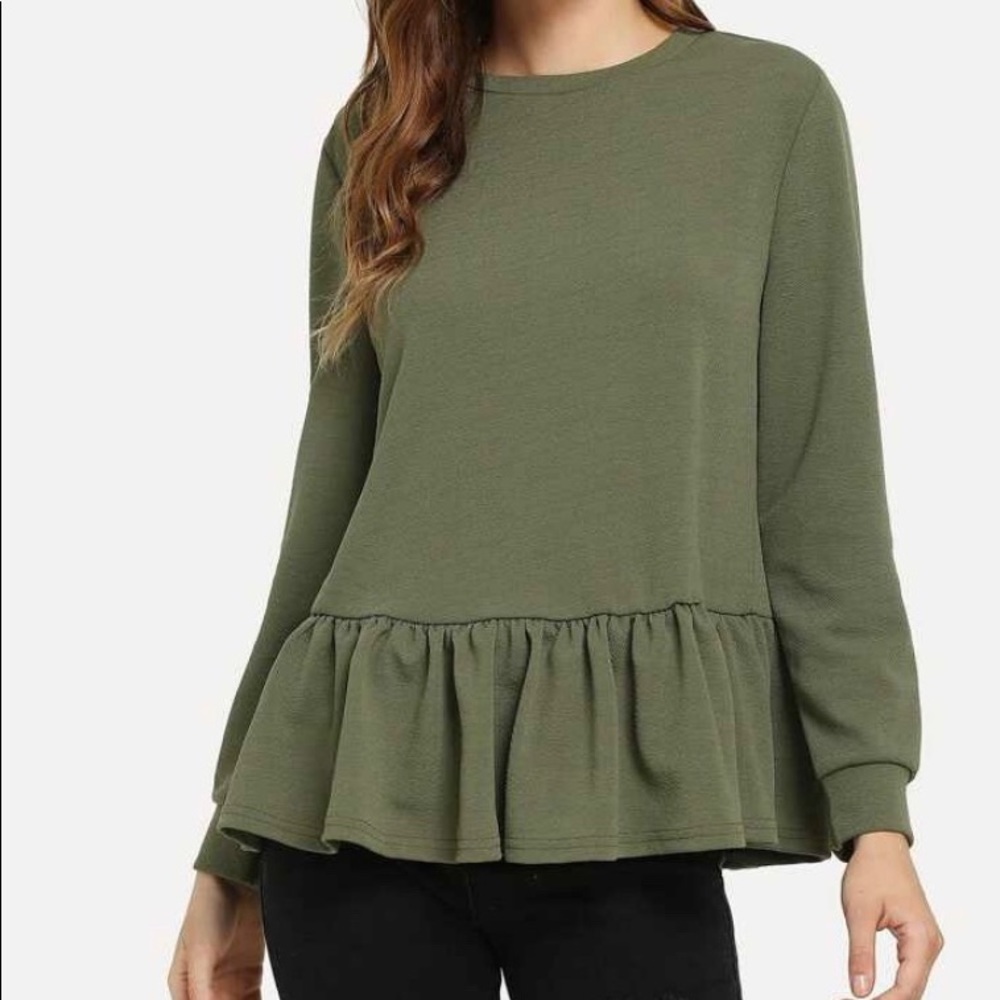 Cute flounce trim solid green tee!